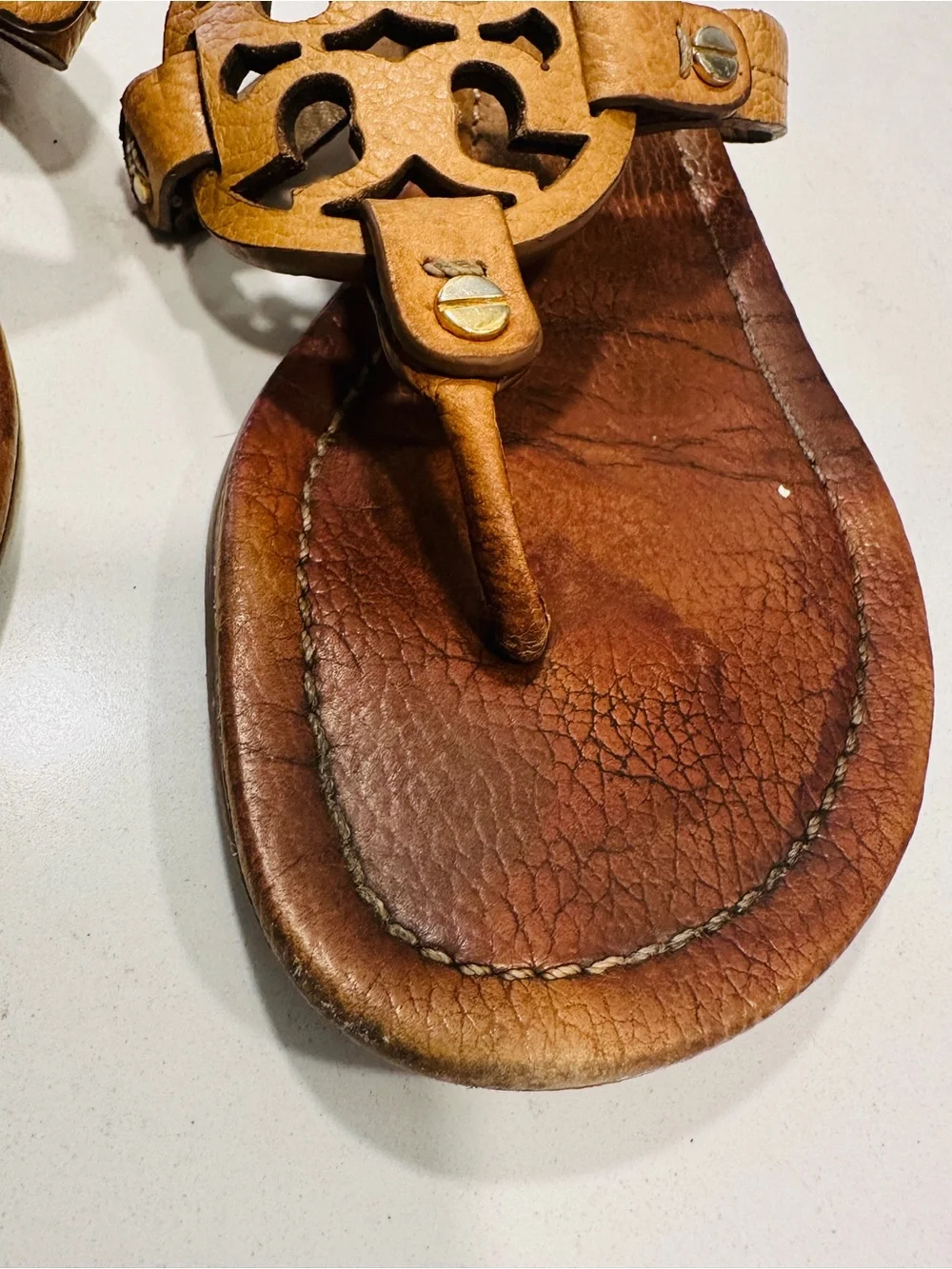Tory Burch Miller Brown Leather Logo Medallion Thong Sandals Size 8.5